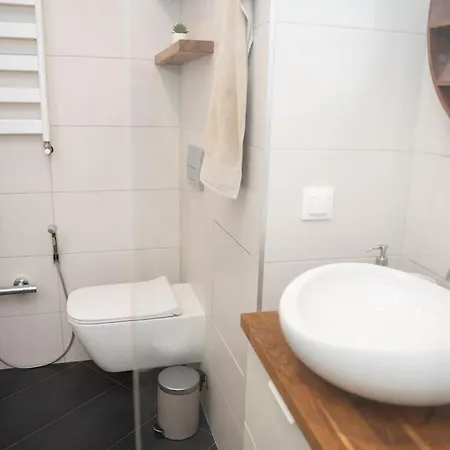 Center Stylish Quiet Street Hosts 5 People Apartman Szófia