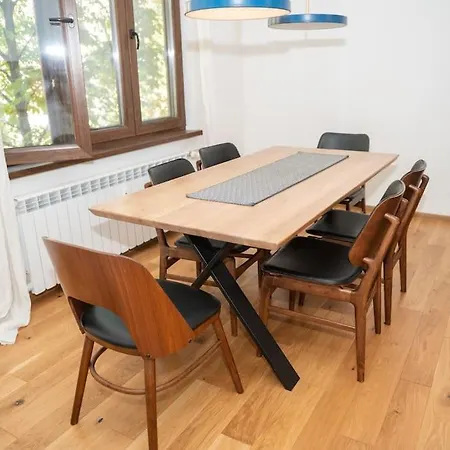 Apartment Center Stylish Quiet Street Hosts 5 People Sofia