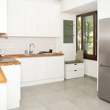 Apartamento Center Stylish Quiet Street Hosts 5 People