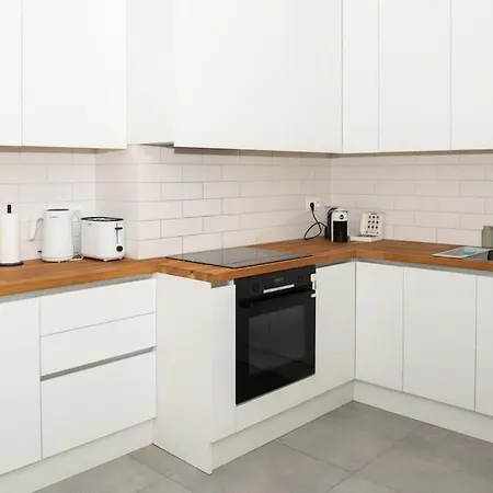 Center Stylish Quiet Street Hosts 5 People Apartamento