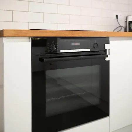 Center Stylish Quiet Street Hosts 5 People Apartment *
