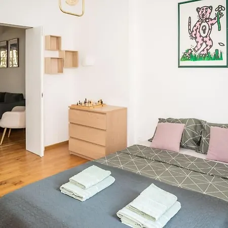 Apartment Center Stylish Quiet Street Hosts 5 People Sofia