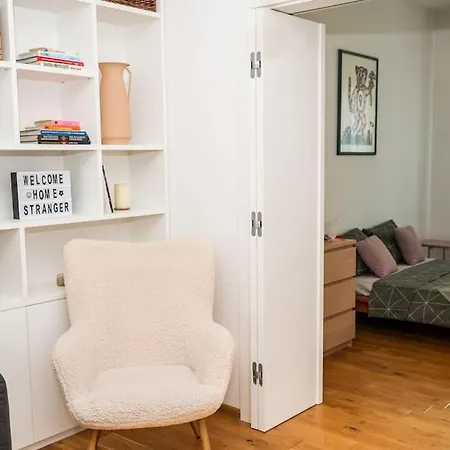 Center Stylish Quiet Street Hosts 5 People * Sofía