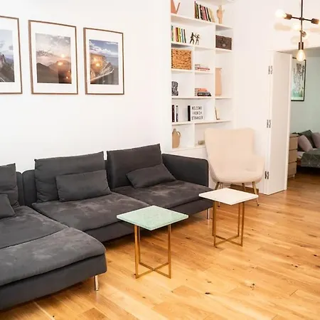 Apartment Center Stylish Quiet Street Hosts 5 People Sofia