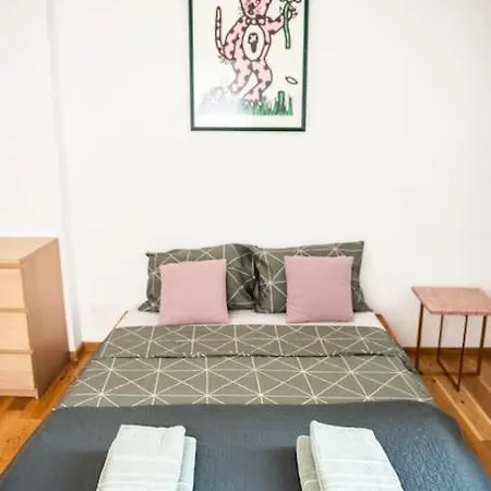 Center Stylish Quiet Street Hosts 5 People * Sofia