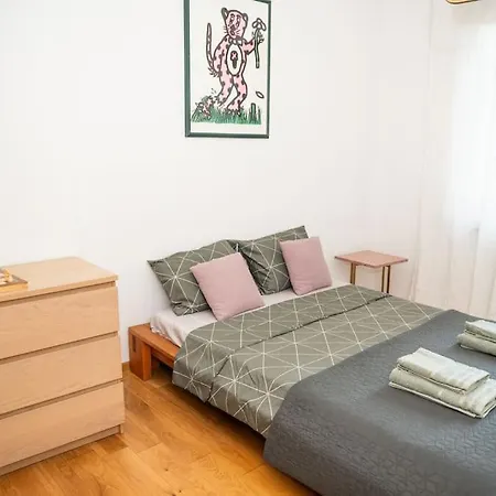 Center Stylish Quiet Street Hosts 5 People Apartment Sofia